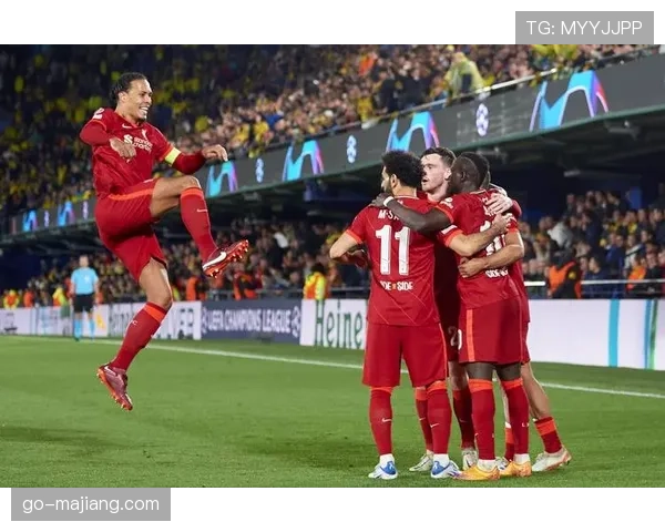 超过五万名利物浦球迷聚集安菲尔德外，观看球队与多特蒙德的欧冠比赛转播